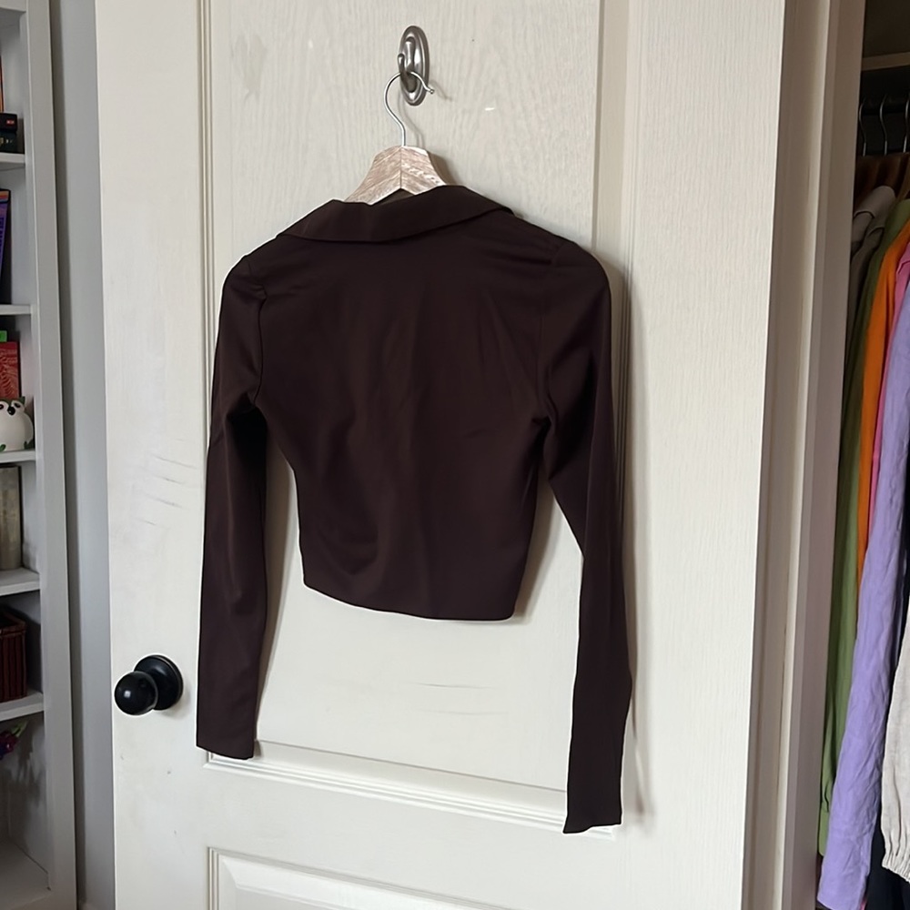 BNWOT aritzia cropped contour polo shirt in size S 🤎 - Picture 3 of 6